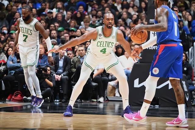 亚博国际-关于圣安东尼奥马刺迎CBA季后赛关键赛，集结日防线松动，管理层满意，更衣室氛围转暖的信息